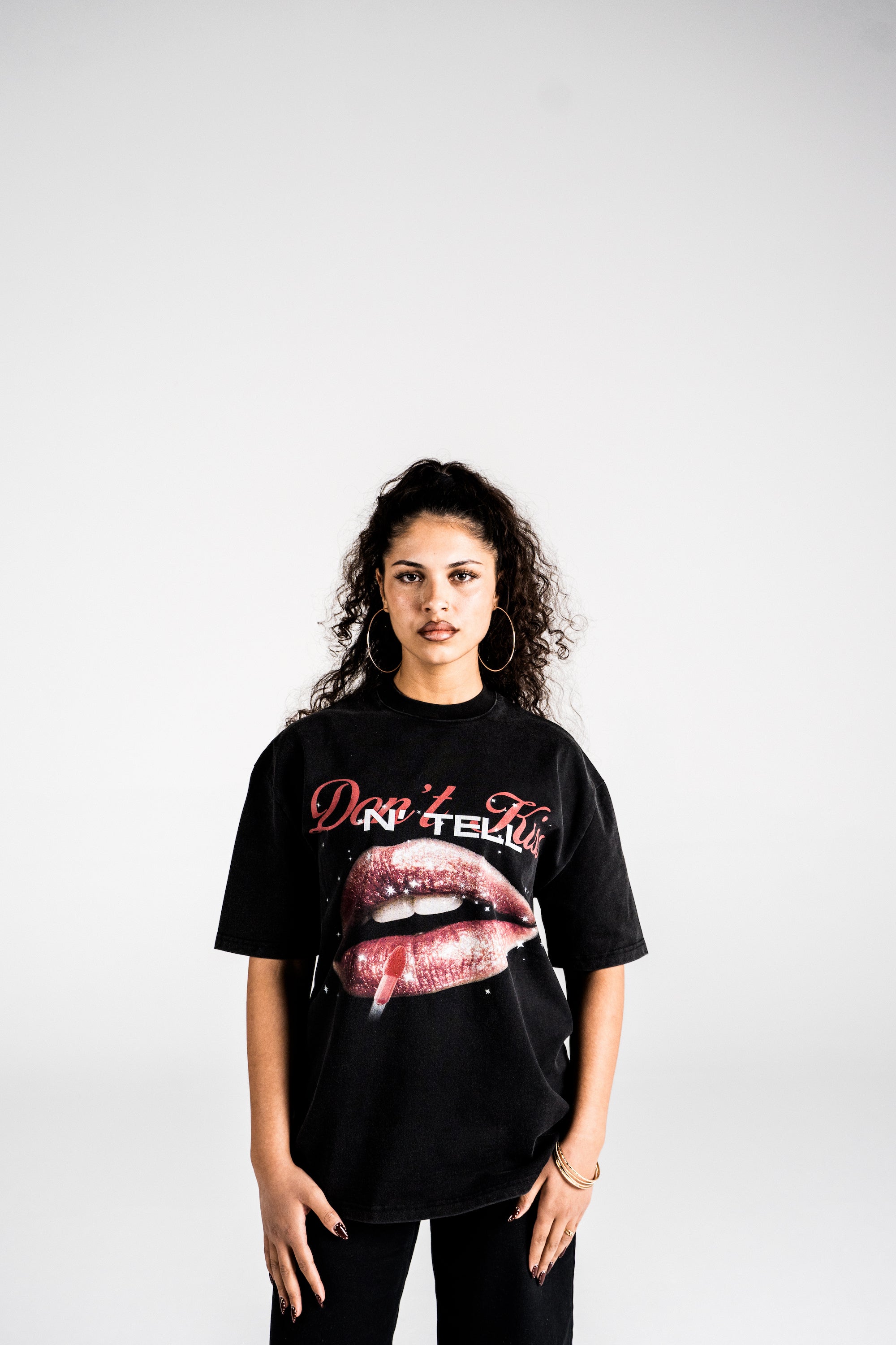 DON‘T KISS N‘ TELL TEE